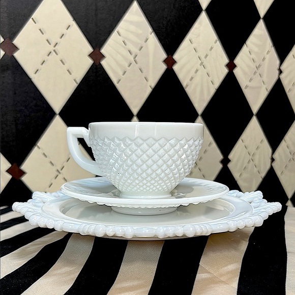 Milk Glass Cup, Saucer & Lace-Edged Bread Plate Trio – Romantic Textured Design - Picture 15 of 17